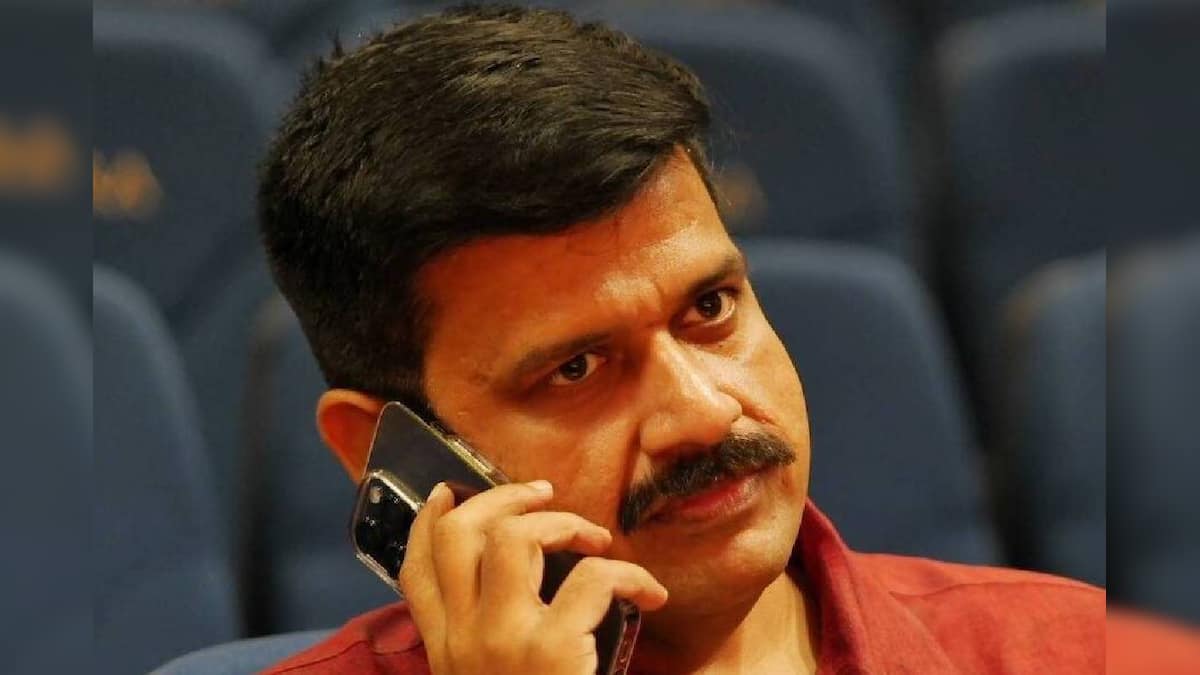 News18Kerala's tweet card. കേസില്‍ ഒന്നാം പ്രതിയാണ് സന്ദീപ് വാര്യര്‍