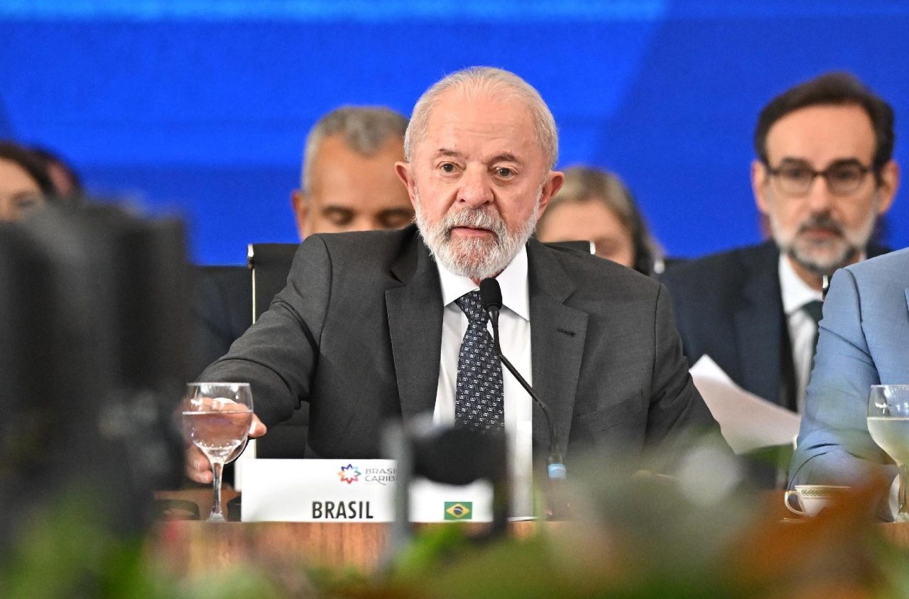 vaticannews_pt's tweet card. A programação da breve viagem de Lula a Roma também inclui a cerimônia de inauguração da sede do secretariado da Aliança Global contra a Fome e a ...