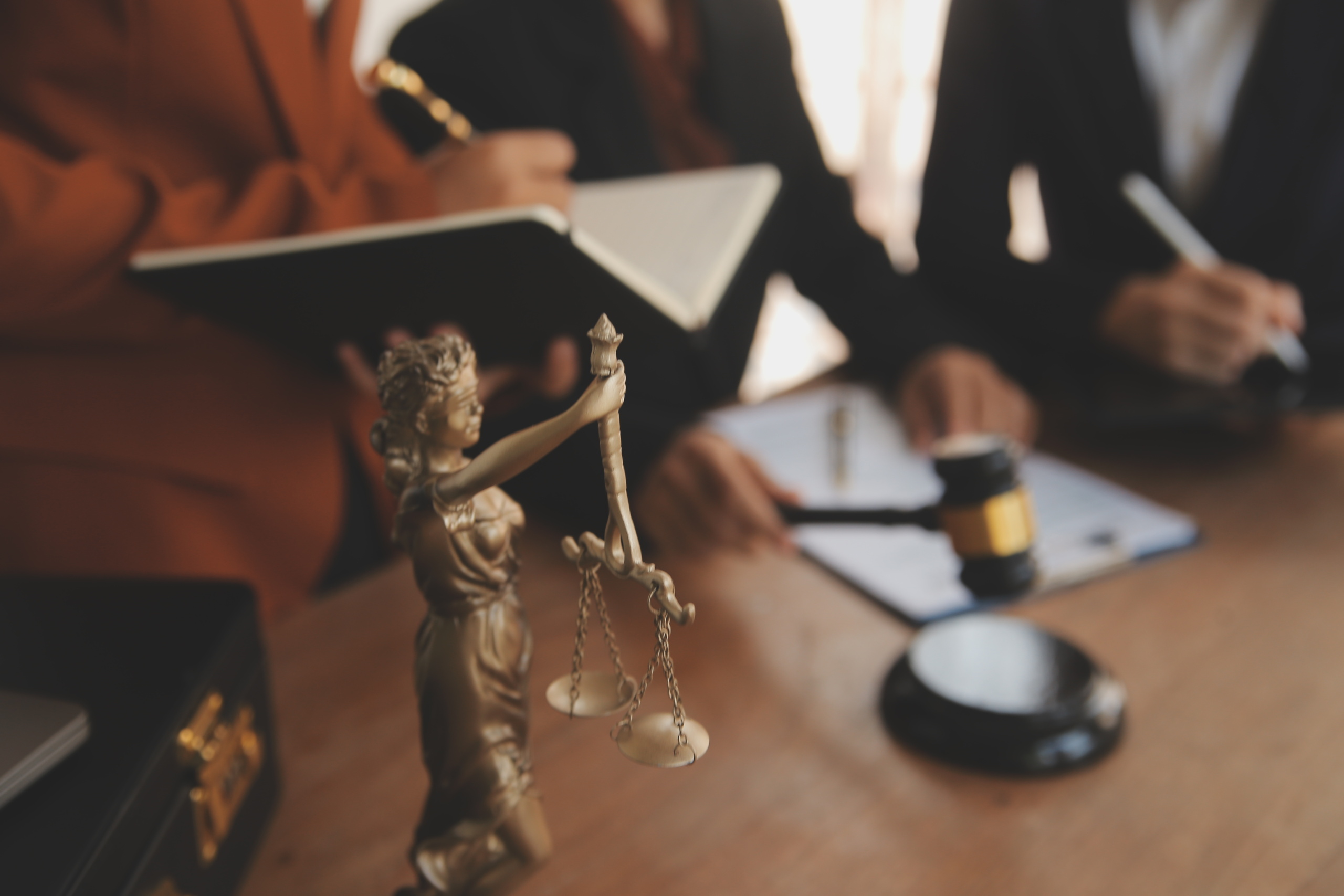 rogmelloadv's tweet card. Principal mudança é a fixação de um piso mínimo de R$ 1.050 para a anuidade, a ser cobrado a partir de 1º de janeiro de 2026