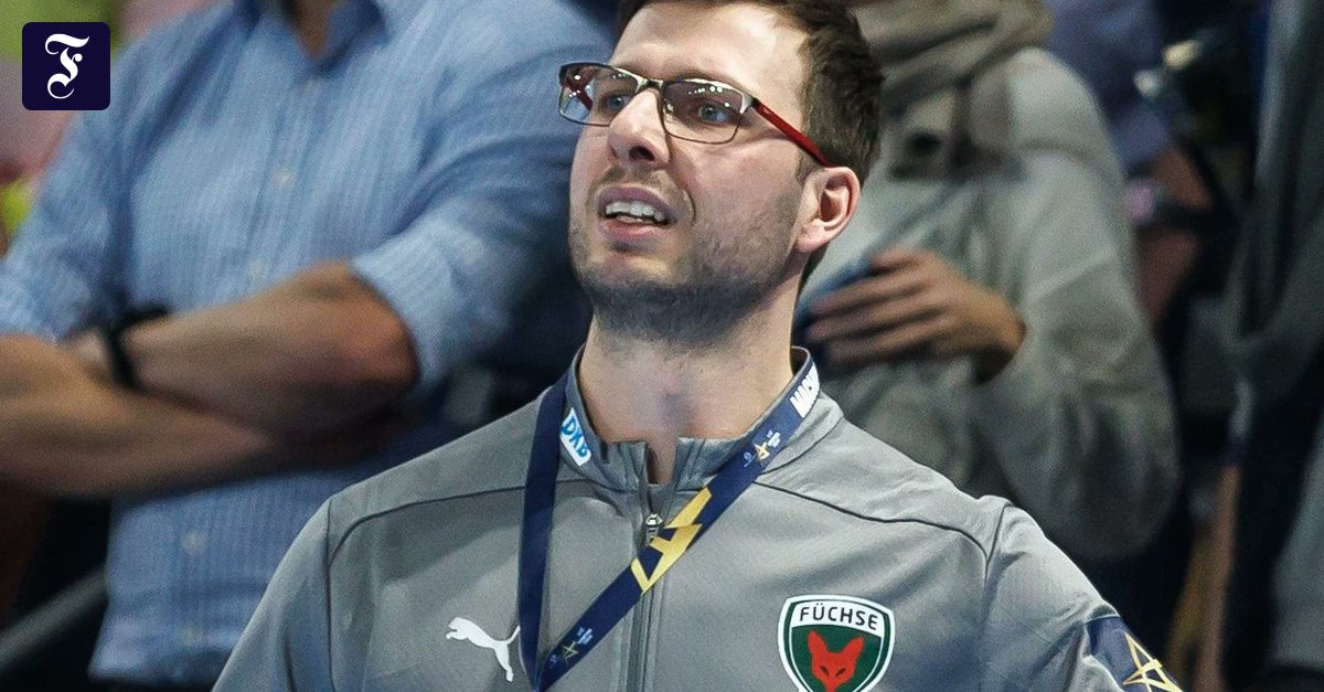 FAZ_NET's tweet card. Nach der Personalrochade beim Handball-Bundesligaklub Füchse Berlin äußert sich der überraschend freigestellte Meistertrainer Jaron Siewert erstmals – und verrät, was ihn am meisten schmerzt.