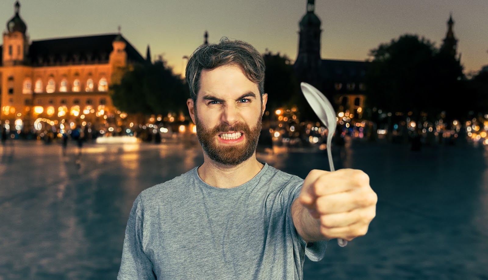 ChrisCustomWork's tweet card. Berlin (dpo) - Bundesinnenministerin Nancy Faeser plant eine Verschärfung des Waffenrechts. Unter anderem sieht ihr jüngster Gesetzesvorschlag ein all