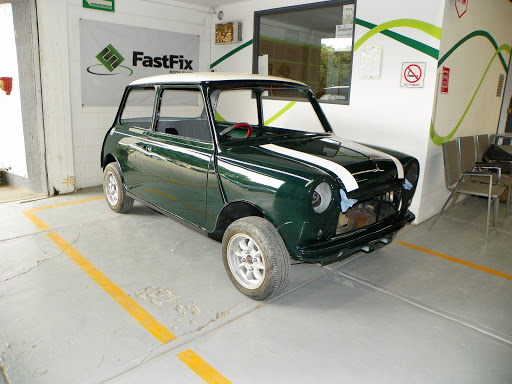 FastFixBodyShop's tweet card. 𝗙𝗮𝘀𝘁𝗙𝗶𝘅 𝗕𝗢𝗗𝗬 𝗦𝗛𝗢𝗣 Unidad: MINI COOPER #Servicio: Personalización de Pintura. Gracias por la Confianza.