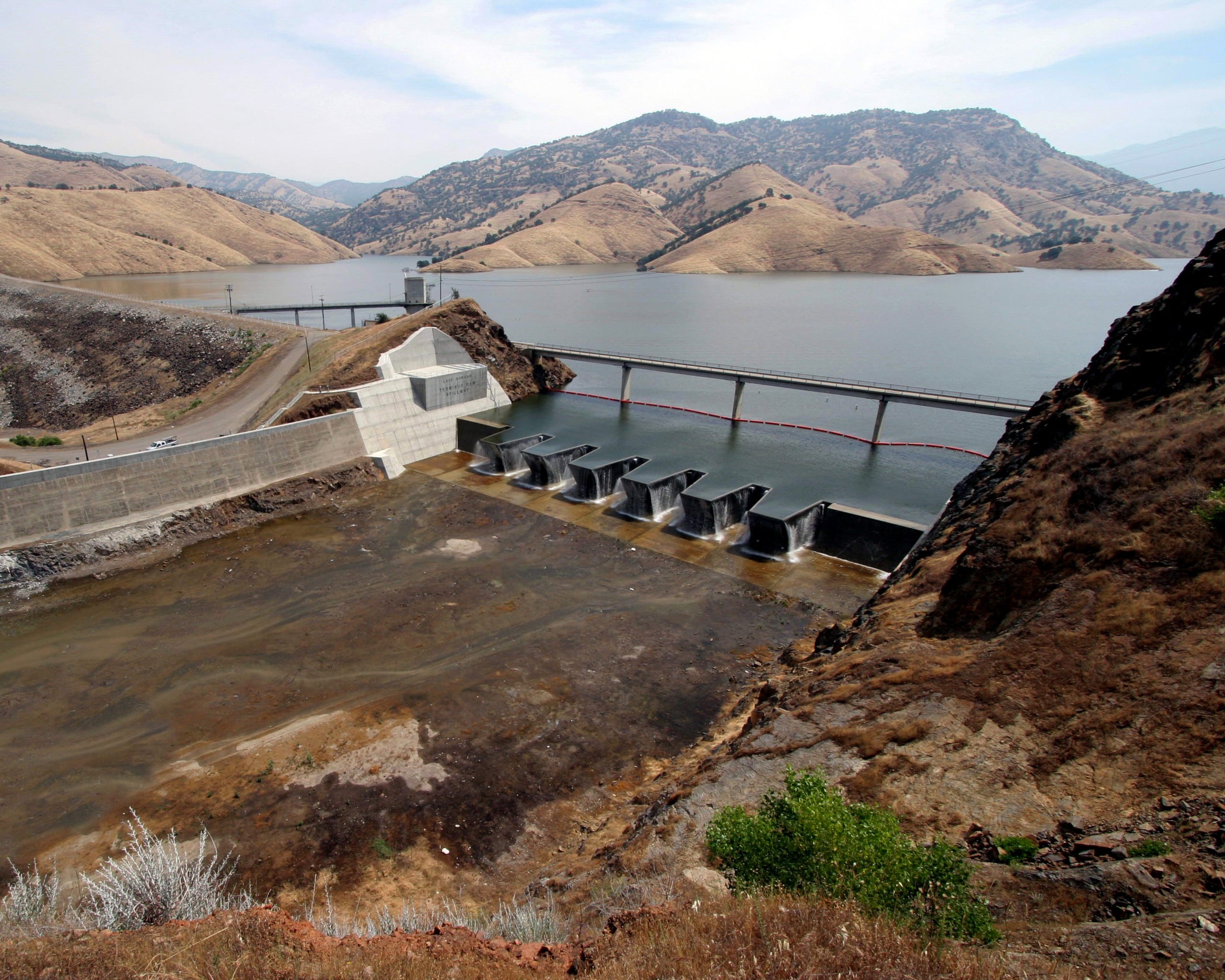 wildland_zko's tweet card. The sudden announcement Thursday by the U.S. Army Corps of Engineers that Kaweah and Success lakes would immediately begin dumping water was in response Trump’s emergency water order responsible for...