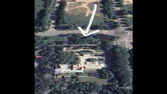 aashishkaul's tweet card. Read.Trust.Share !Delhi BJP and Swati Maliwal share aerial image of alleged “7-star bungalow”; AAP dismisses