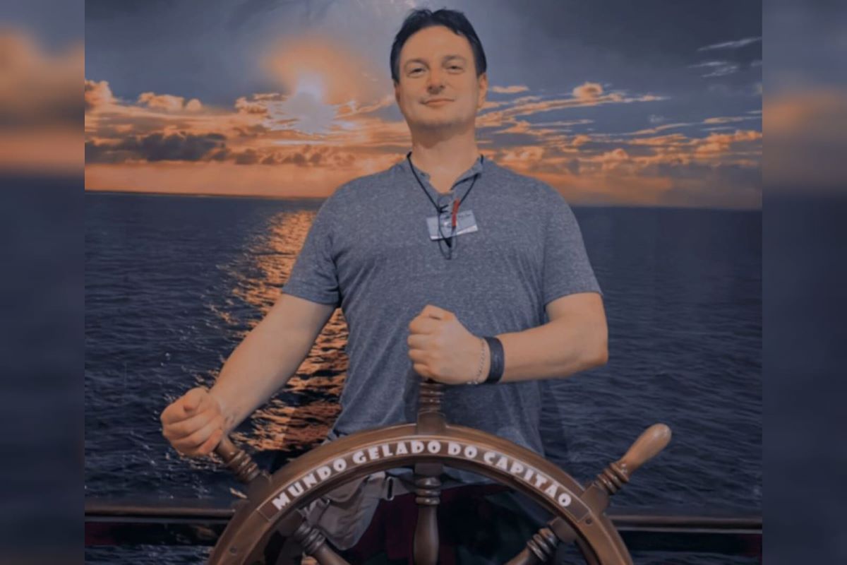 carlosjscafu's tweet card. O ex-satanista Daniel Mastral foi encontrado morto em São Paulo, no último domingo (4/8), com um ferimento na cabeça. Saiba detalhes!