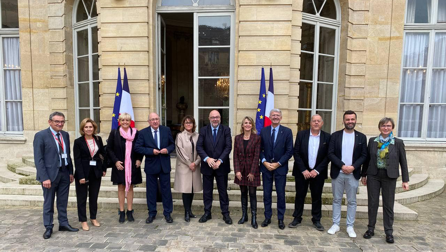 ArnaudDiaz4's tweet card. Ce jeudi, la Première ministre, Élisabeth Borne, a reçu à Matignon une délégation d’élus locaux du réseau "La République Ensemble". Tous ont échangé, le temps d’une matinée, sur de nombreux sujets de...