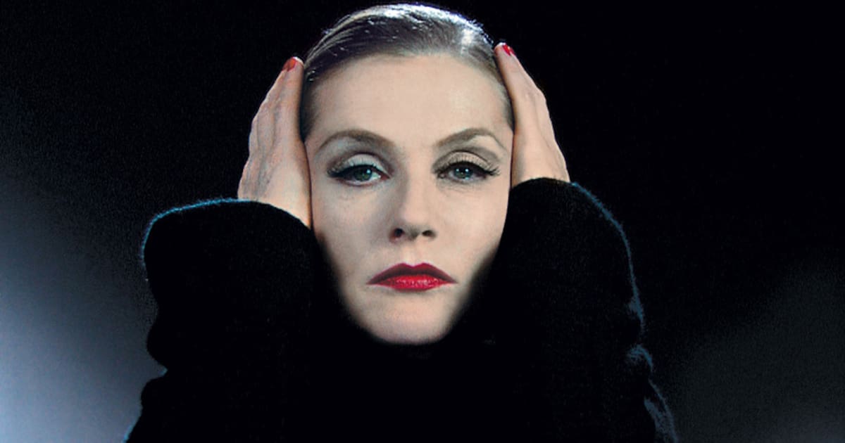 vannuccidavide's tweet card. Dans le hors-série Libé, «Le monde selon Bob Wilson» paru en 2014, Isabelle Huppert évoquait celui qui l’avait dirigé notamment dans «Orlando» d’après Virginia Woolf.