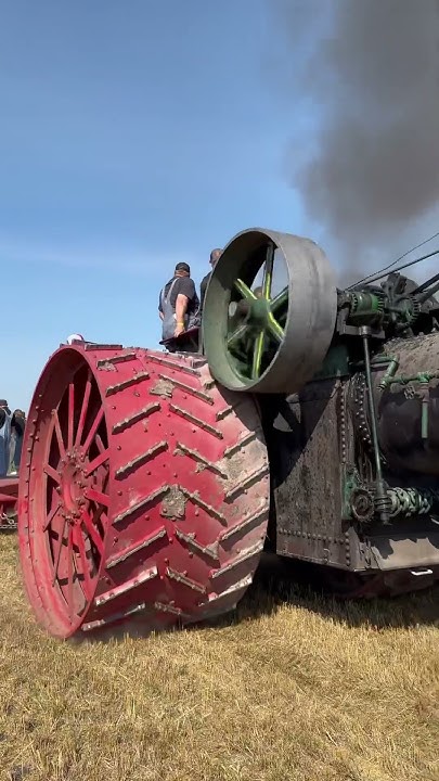 VeioTucura's tweet card. 150 Case pulling 51 John Deere plows - 2024 #150Case #steamengine...