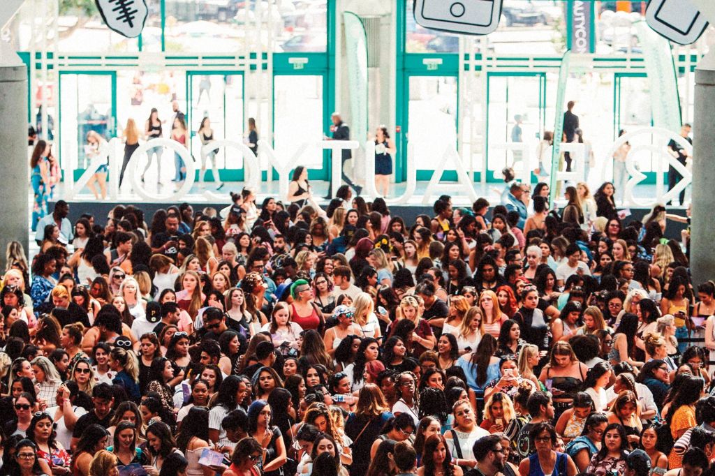 YouScreenWriter's tweet card. CEO Moj Mahdara is helping brands across industries connect with the next generation of consumers.