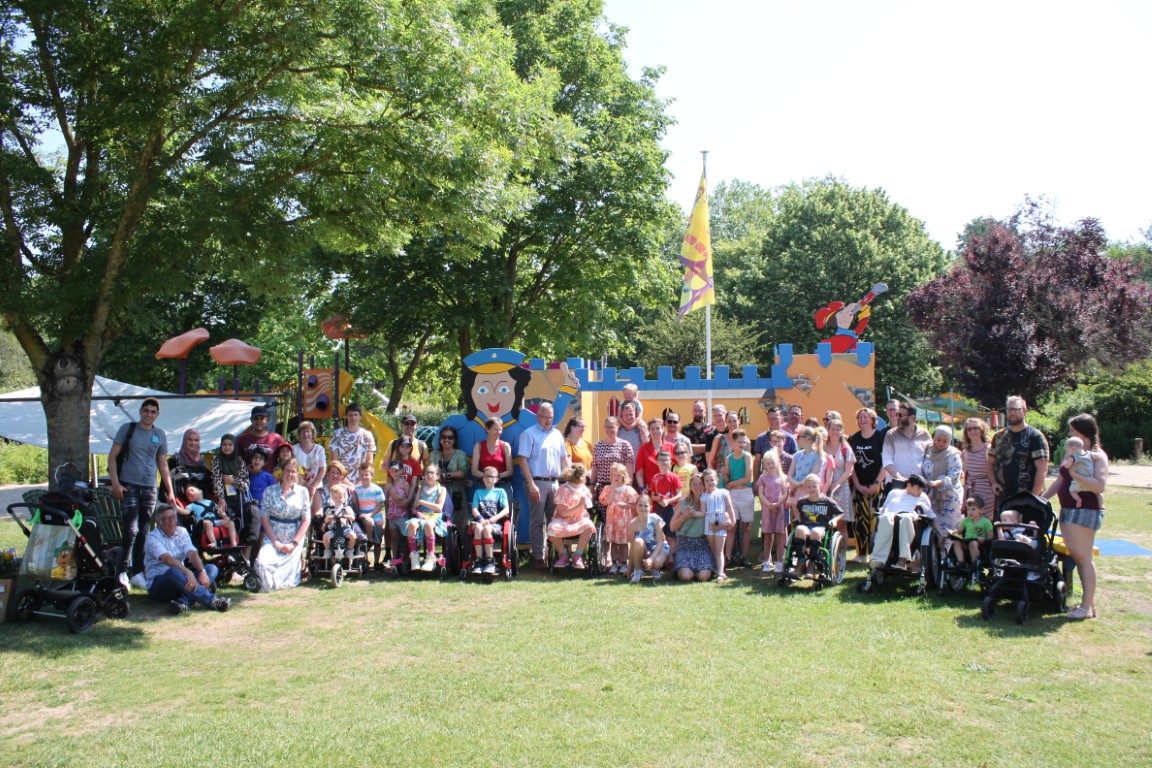 ataxienl's tweet card. Zaterdag 10 juni 2023 werd in het land van Jan Klaassen alweer de 4e dag gehouden voor ouders en kinderen met een ataxie.