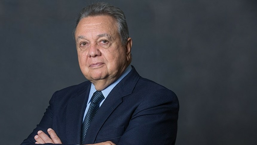 AgroBrasilDF's tweet card. Em entrevista à EXAME, professor e ex-ministro da Agricultura aponta que o Brasil tem margem para negociar, apesar das tarifas de 10% impostas aos produtos nacionais