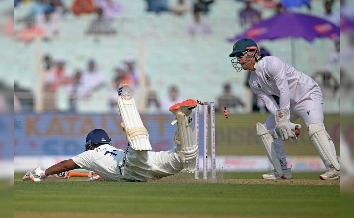 ShashiTharoor's tweet card. The defeat is not an isolated event; it shows a worrying trend. This was India's fourth loss in its last eight home Tests, a shocking statistic against our previous dominance - we lost just four home...