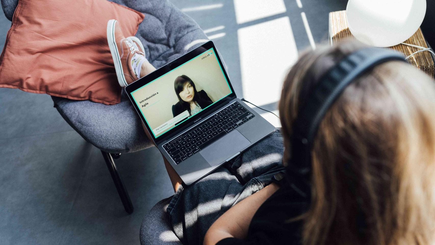 Boycor_'s tweet card. Treintañera, universitaria y sin estudios previos de informática: así es la nueva programadora en...