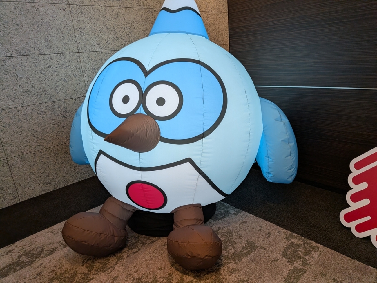 chigichan24's tweet card. 「あの日のHot reloadはなぜ動かなかったのか？」というタイトルで、FlutterKaigi2025で登壇してきました 📝 speakerdeck.com 会場入口にいただしゅまる 採択まで 今年は、iOS26発表直後にdebug実行を塞がれた話を個人的に追っていたので、このことについて話したいなと思っていました…