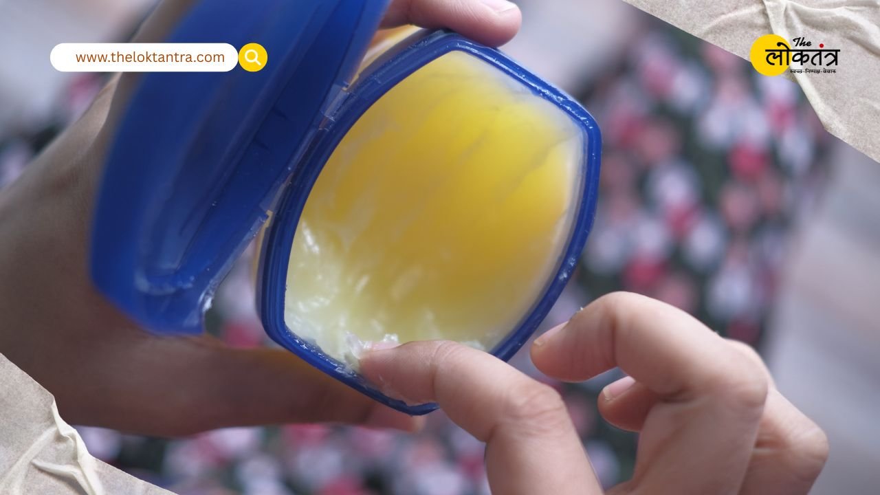 TheLoktantraa's tweet card. वैसलीन के 5 जबरदस्त विंटर हैक्स! फटी एड़ियों पर रात में लगाकर मोजे पहनें। परफ्यूम लगाने से पहले कलाई पर लगाएं, खुशबू घंटों रहेगी।