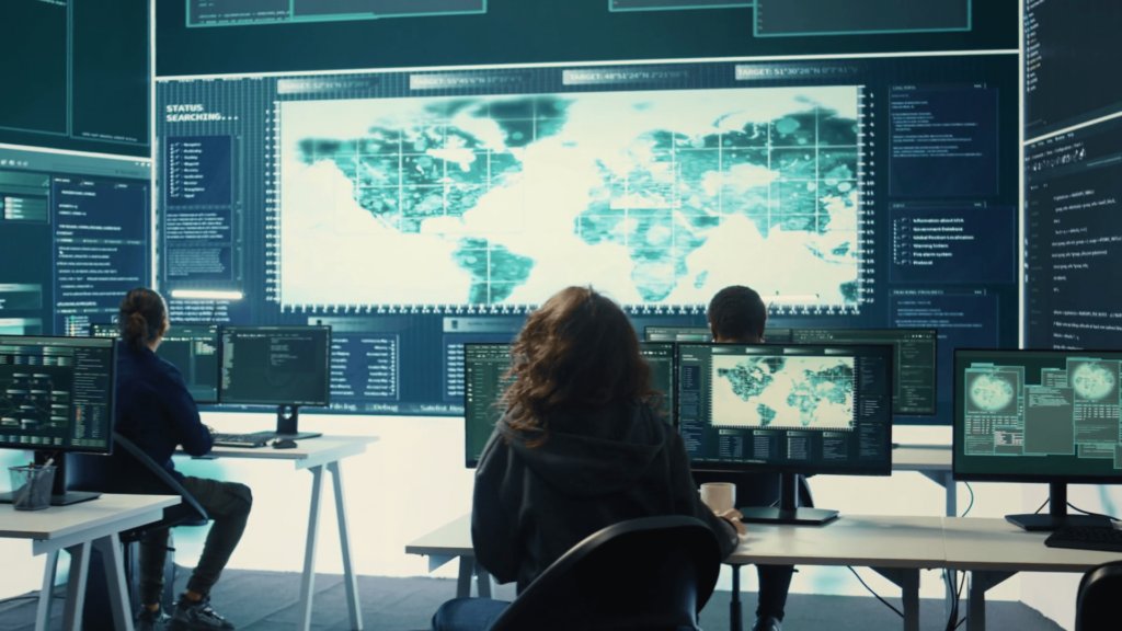 AndrewHackerSec's tweet card. Vivemos em uma era digital onde ameaças cibernéticas evoluem diariamente, comprometendo desde pequenas empresas até grandes corporações. A cibersegurança deixou de ser uma preocupação opcional e se...