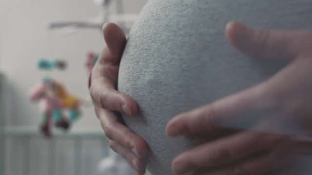 MollyJongFast's tweet card. Missouri is one of four states that does not let couples finalize a divorce if the wife is pregnant.