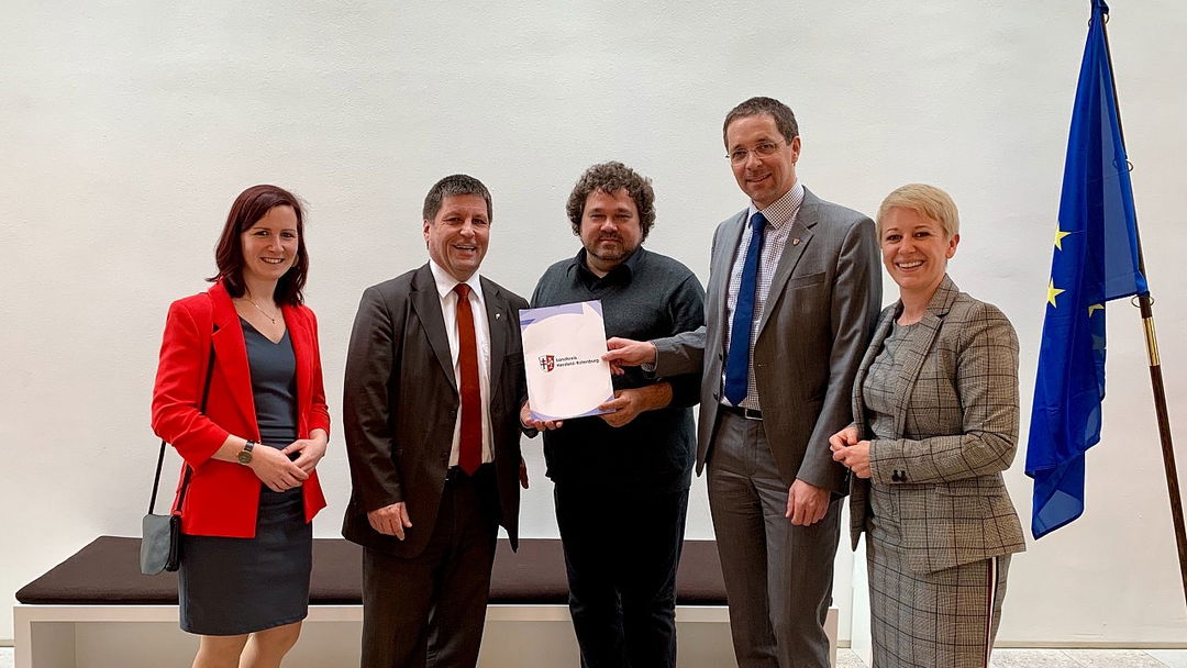 fdp_sv_hef's tweet card. In der Stiftsruine hat der Bühnenaufbau begonnen, die Kreisstadt Bad Hersfeld rüstet sich für die 69. Festspiele. Passend dazu hat der Landkreis im aktuellen Haushalt seine Förderung für die Festsp...