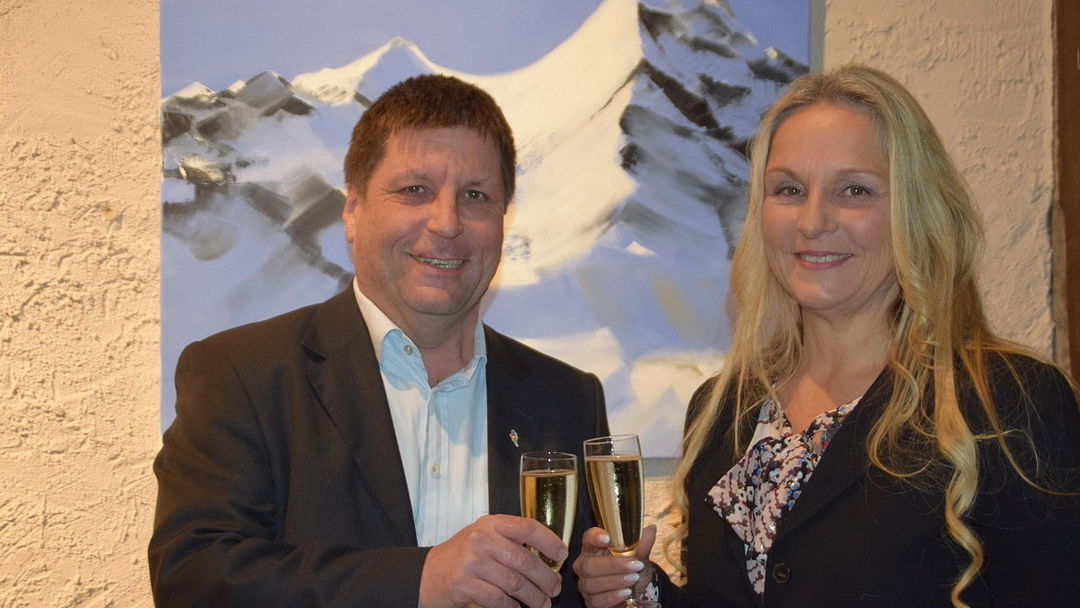 fdp_sv_hef's tweet card. Das größte Kunstwerk ist für die Künstlerin Gabriele Schäfer die Natur. Als Naturmalerin möchte sie die Menschen für die Schönheit und den Zauber der Natur sensibilisieren. Mit ihren Bildern plädiert...