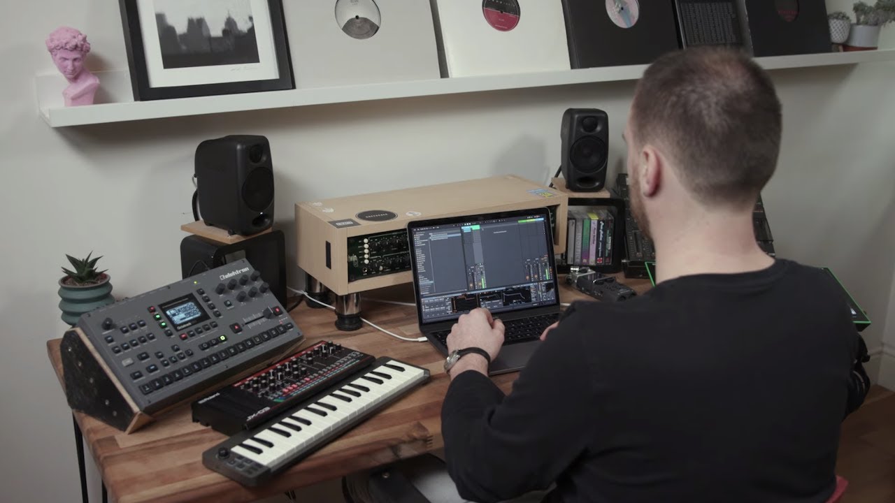 defaultposition's tweet card. One Thing: El Choop – Gated noise