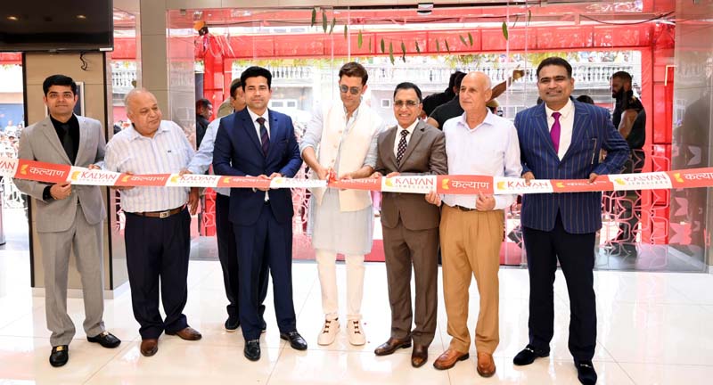 bhavashri21's tweet card. *Entertains fans, dances on his popular song ‘Ek Pal Ka Jeena’ Excelsior Correspondent JAMMU, Aug 20: Bollywood star Hrithik Roshan, who is known for his films such as ‘Kaho Na Pyaar Hai’, ‘War’,...