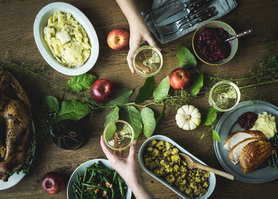 PickCider's tweet card. How to add ciders to Thanksgiving dinner? Meredith Collins of Along Came a Cider and USACM are here to help with a Thanksgiving Cider Pairing Guide!