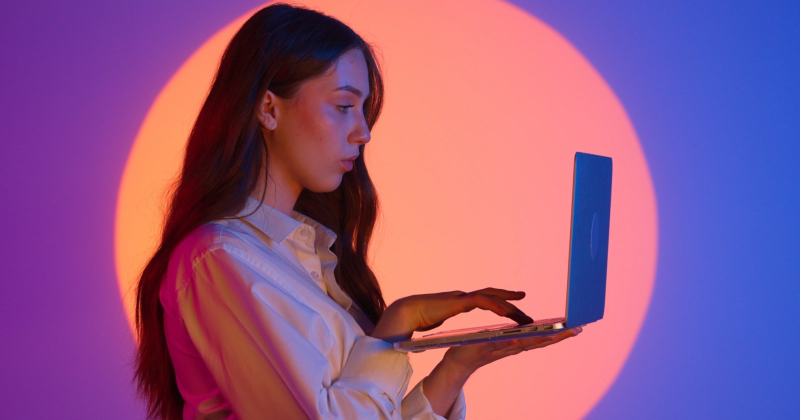 OpaceWeb's tweet card. Can Google Ads' built-in AI tool compete with third-party solutions for ad creation? See which delivers better ad copy, images, and video.