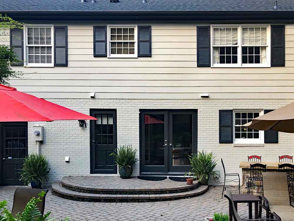 ShutterLandEx's tweet card. Explore the advantages of outdoor composite shutters, which combine durability and aesthetics to enhance your home’s exterior.