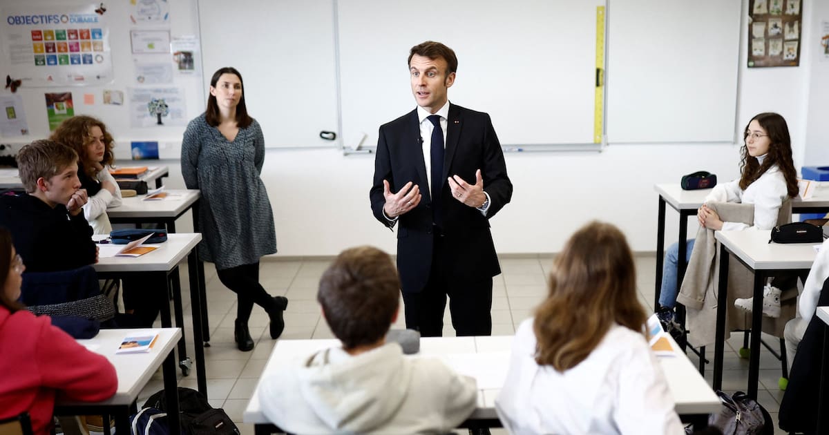 MarleneSchiappa's tweet card. En déplacement dans un collège de Charente, Emmanuel Macron a annoncé une campagne de vaccination «généralisée» pour les élèves de 5ème à partir de la rentrée. Une mesure saluée par Emmanuel Ricard,...