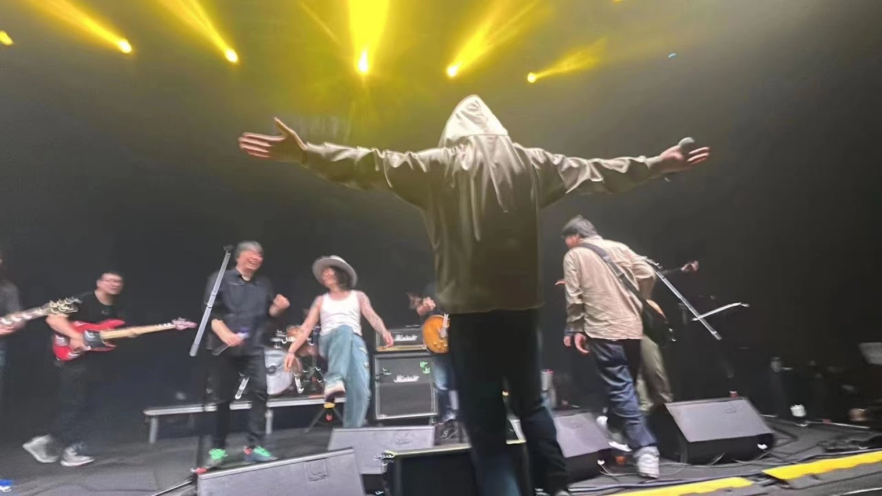 starzq's tweet card. 2023/1/8 南京李志在声音共和《在劫难逃》 老狼 张玮玮 郭龙 木马