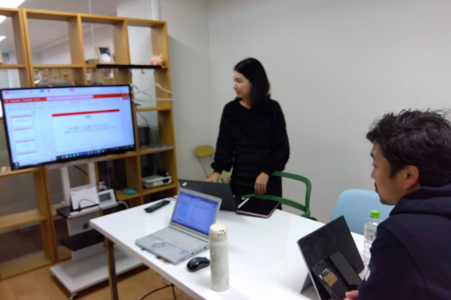 ideaplus_jp's tweet card. 進行管理チームでは、社史やカタログなどの印刷物や、アプリ・WEBカタログ・企業サイトなどの校正・校閲業務と、事務局設計・運用、デザイン制作...