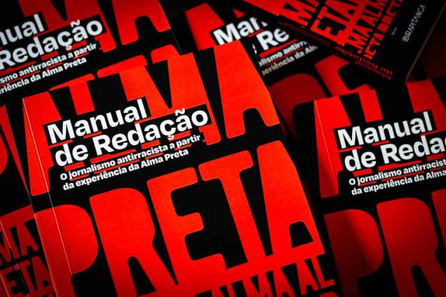 objETHOS's tweet card. Lívia de Souza Vieira Professora da UFBA  e pesquisadora associada do objETHOS Não deveríamos precisar, em um país que tem a maioria de sua população negra. Mas o recém-lançado “Manual de Redação: …