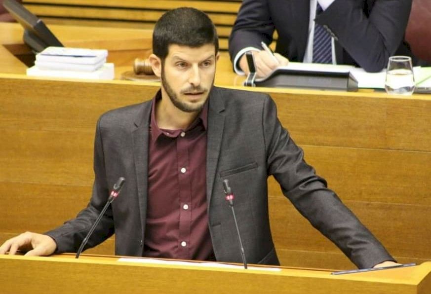 tercerainfo3i's tweet card. El diputado y portavoz de Sanidad, Carles Esteve, ha denunciado hoy que el gobierno de Carlos Mazón acaba de perdonarle a Sanitas 47,6 millones de euros de la deuda que esta empresa mantiene con la...