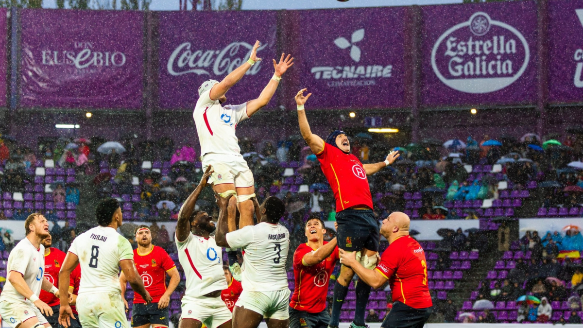 Santisaiz's tweet card. El XV del León cae en la recta final del partido ante un rival teóricamente superior