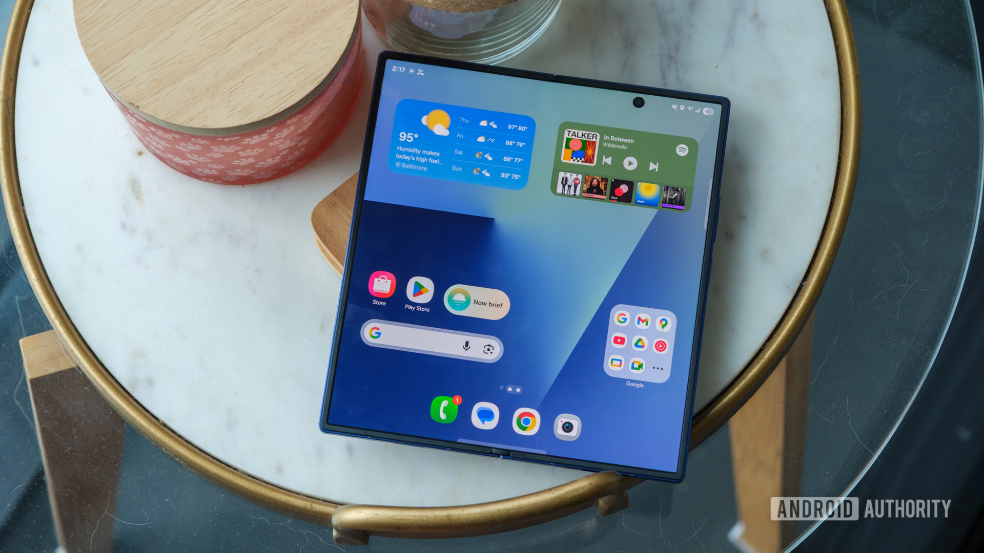 _tech_robot_'s tweet card. The Samsung Galaxy Z Fold 7 is at an amazing discount right now, saving you a whopping $600! Is it worth it at this price?