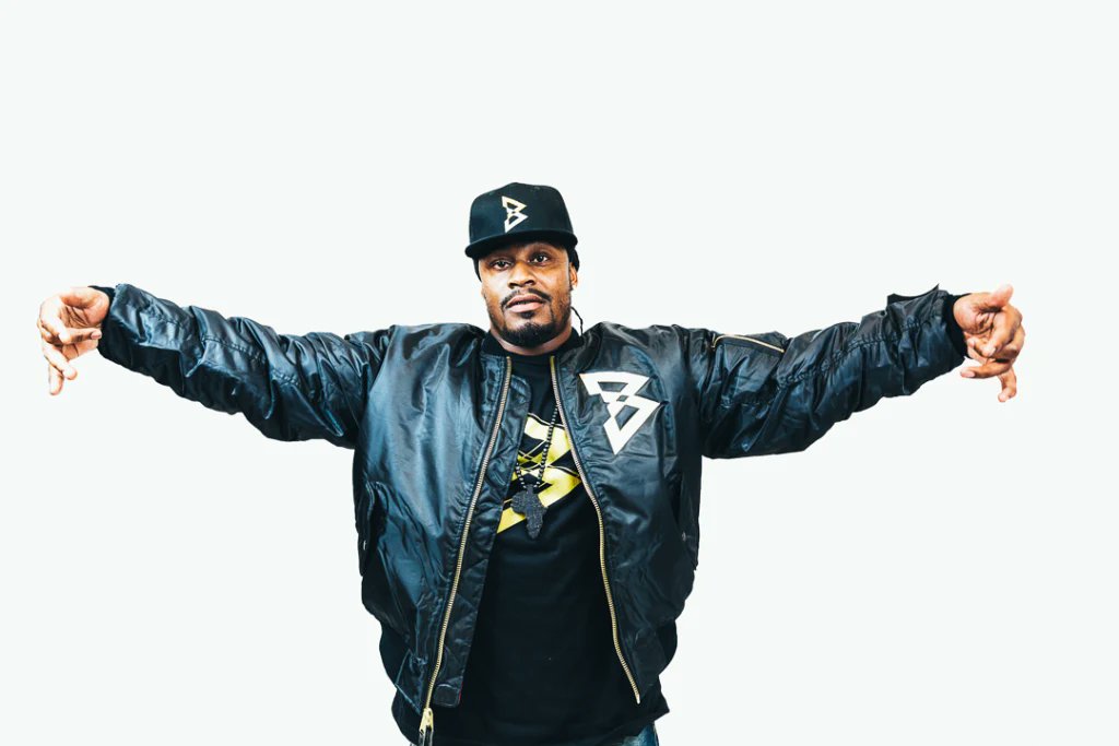 jfiance's tweet card. Hingeto, a website that lets fashion brands crowdfund new designs, emerged from beta on Monday with $1.9 million in seed funding -- and a limited-edition collection of bomber jackets designed by...