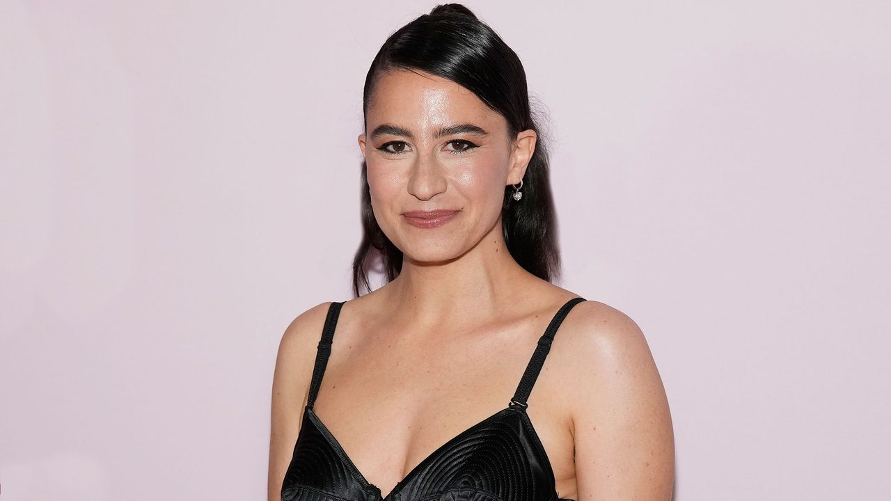 Bernard_Lane's tweet card. The Broad City star said that being pregnant “highlighted both the masculine and feminine inside of me.”