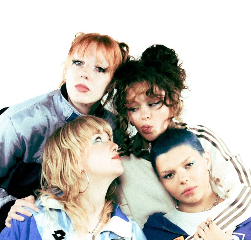 gig_next's tweet card. TILBURG – Het zijn begin november heldere dagen. Het geeft de mogelijkheid voor vergezichten op wat lijkt op haast een lentedag in de herfst. Bij de horizon is het einde van de Popronde alweer in z…