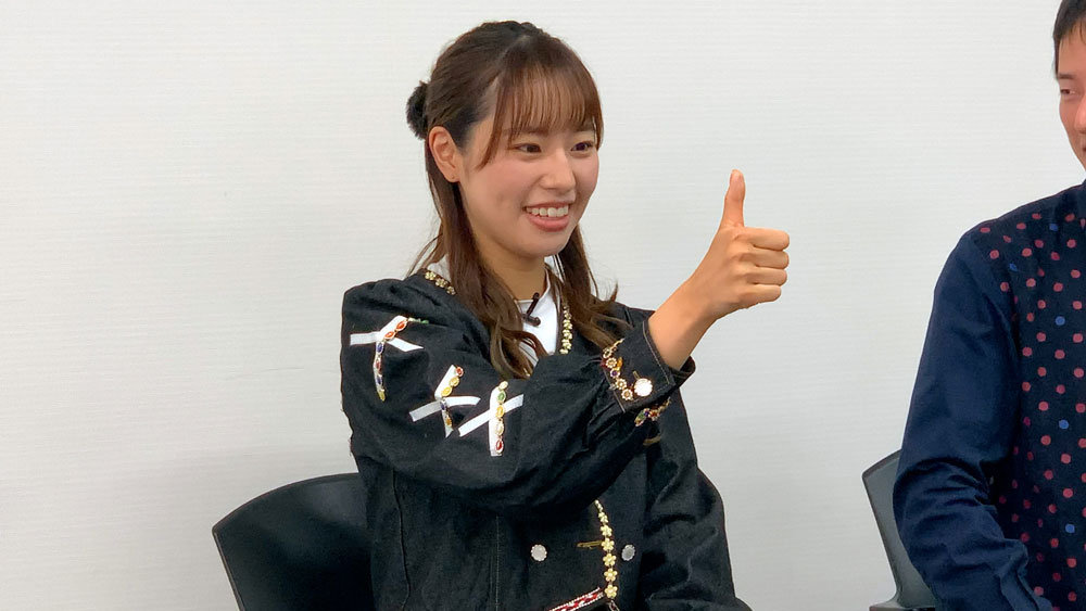 hypnosis_model's tweet card. 鈴木友唯さんの催眠術体験の様子はこちらの動画からご覧ください！