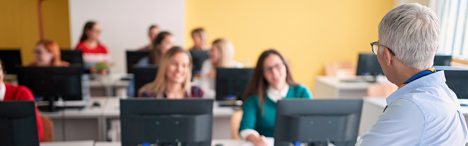 voicethread's tweet card. Voicethread, a cloud based collaborative platform, is used in an online ESL Pornunciation course. This format helps students overcome anxiety associated with language learning. Using interactive...