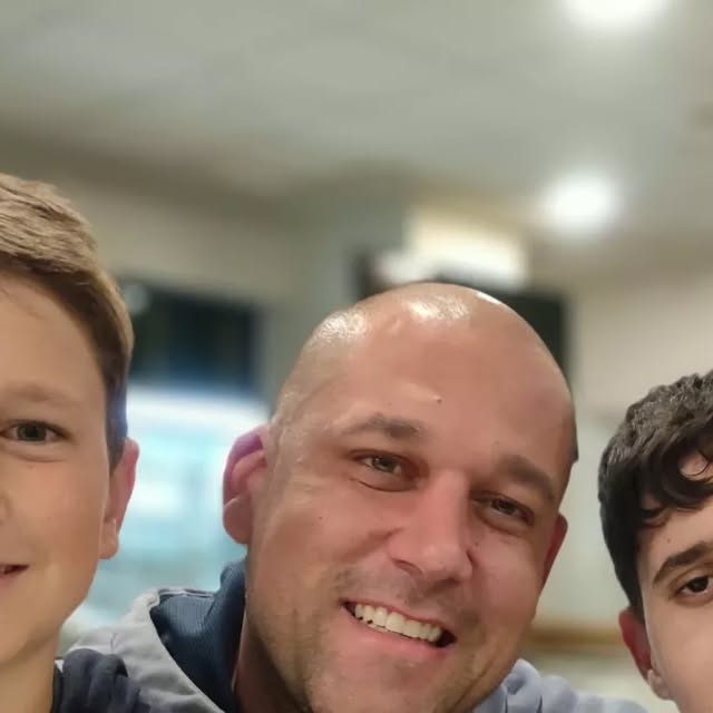 YoComproEnAlc's tweet card. Héctor 💙 Alicante (@hectordealicante) • Instagram photos and videos