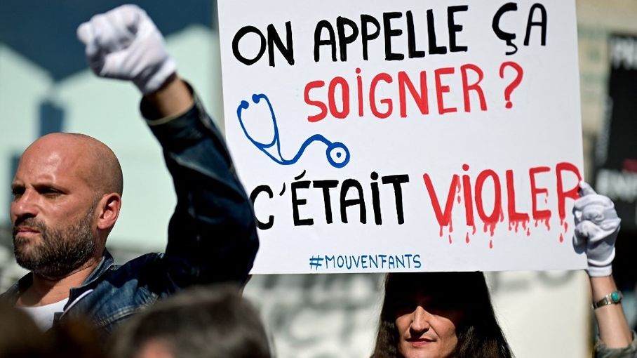 franceinfo's tweet card. Durant le procès de Joël Le Scouarnec, les parties civiles ont accusé l'instance professionnelle de ne pas avoir empêché le chirurgien d'exercer, malgré les alertes à son sujet. Un cas parmi d'autres...