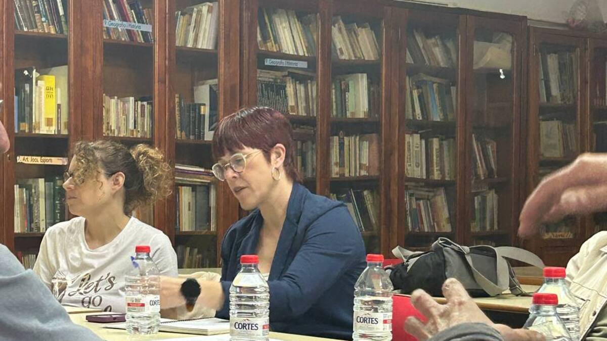 aguedamico's tweet card. La diputada de Compromís recoge las demandas de La Costera y Moixent de cara a su reunión con el secretario de Estado de Transición Ecológica, denunciando el impacto del proyecto sobre la agricultura...