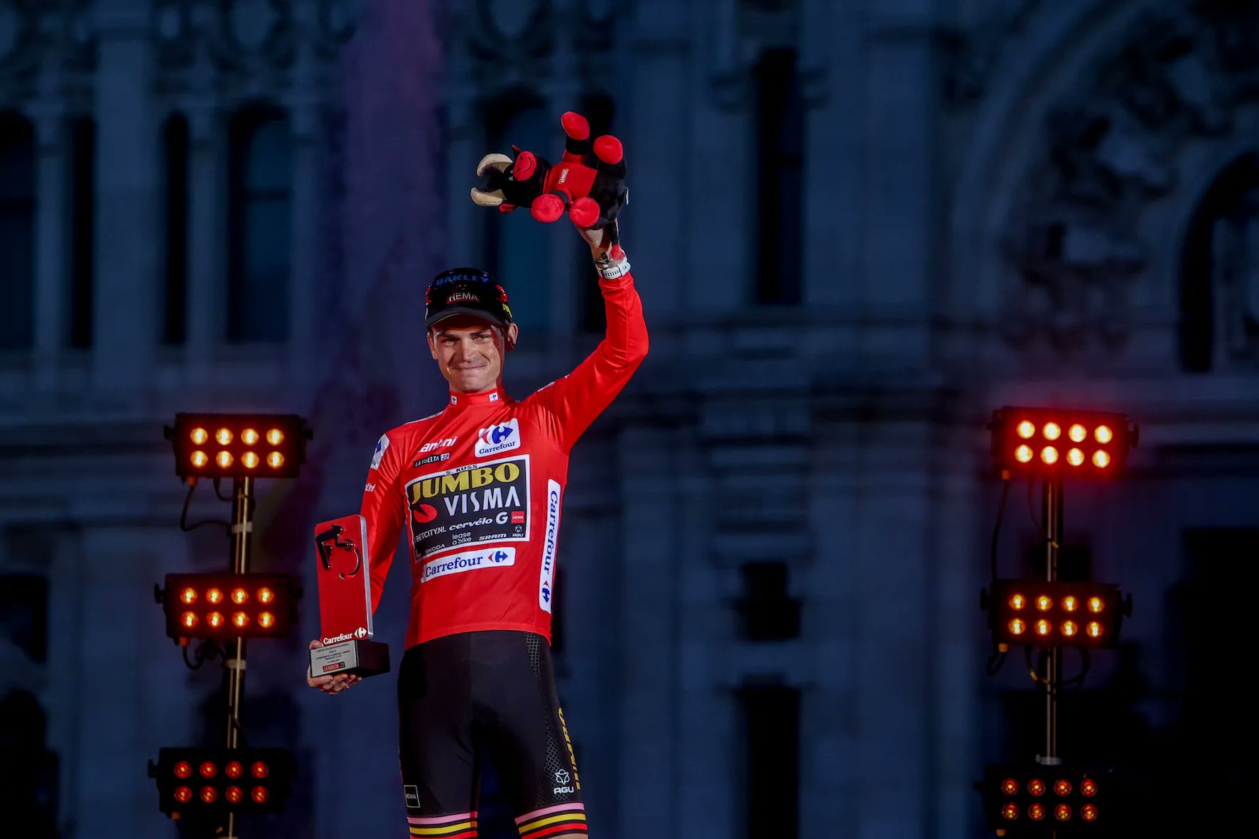 robyn_emz's tweet card. No Vuelta a España story this year has been more compelling than that of Sepp Kuss, a super-domestique launched into