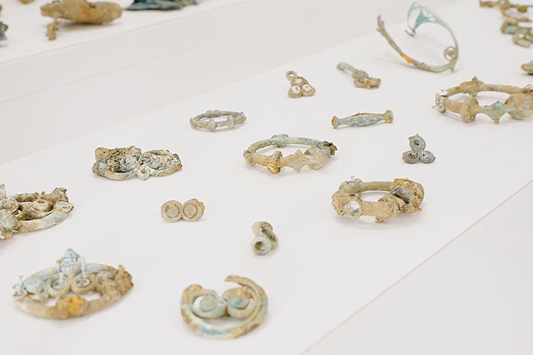 amberleybooks's tweet card. It’s one of the most remarkable archaeological discoveries in modern British history: a metal detectorist, in a quiet North Yorkshire field,...