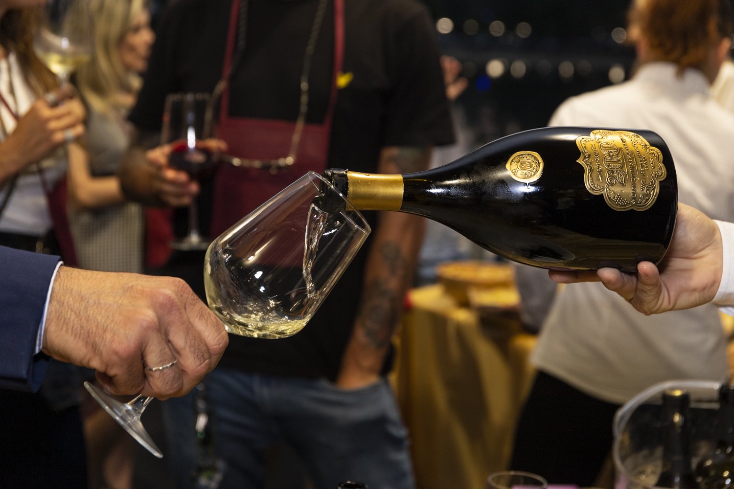 TParallelVision's tweet card. Eventi a Roma: Vinòforum festeggia la 20esima edizione! Date e orari Giugno è ormai sinonimo di Vinòforum, la consueta manifestazione di riferimento che porta il settore enogastronomico sul palcosc...