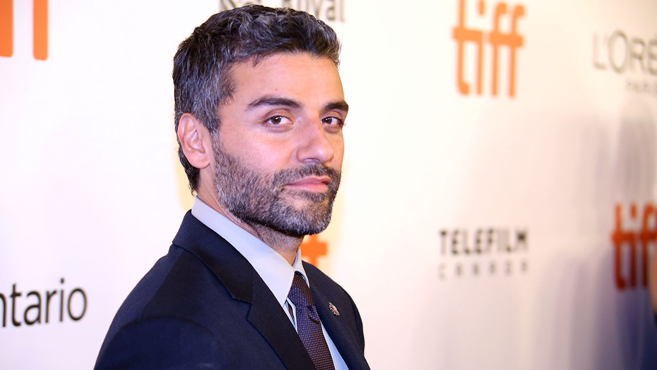 ScriptDelivery's tweet card. Chris Weitz is directing the thriller, which tells of the capture of Adolf Eichmann.