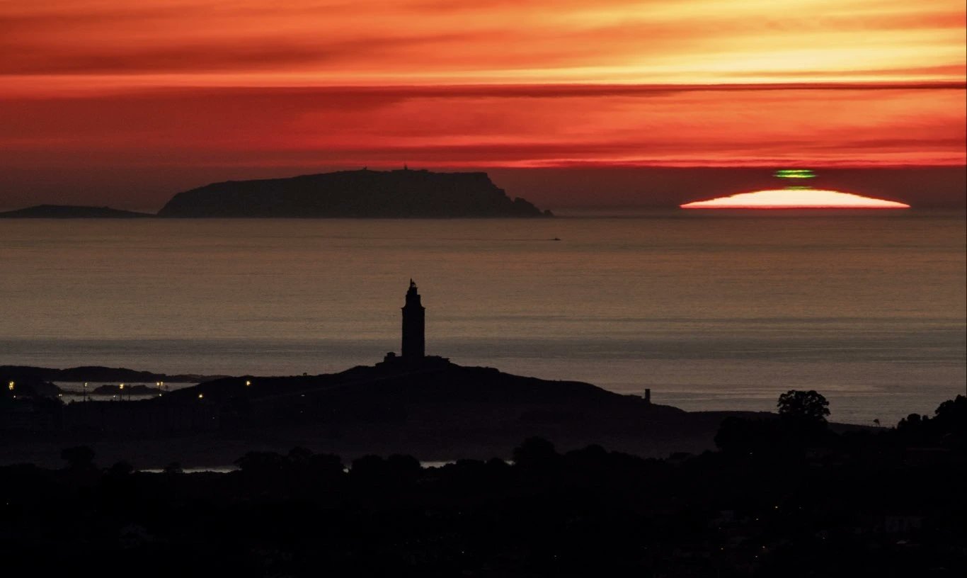 GC_GCiencia's tweet card. O fotógrafo David Couce conseguiu capturar este fenómeno óptico, visible só en seis días concretos do outono e a primavera