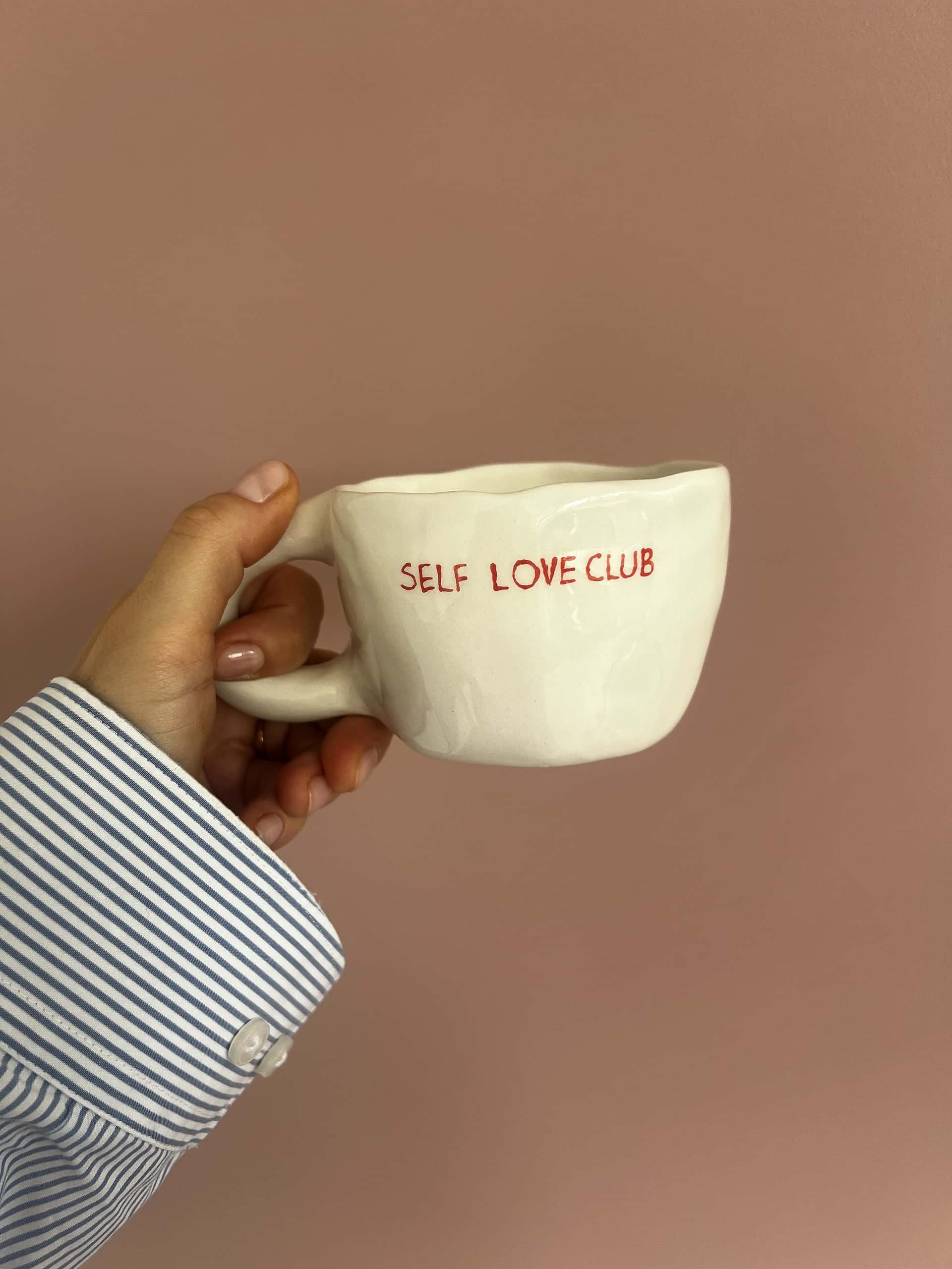 TipsForMobile's tweet card. Rankų darbo keramikinis puodelis - self love club. Kiekvienas gaminys pagamintas individualiai, rankomis.