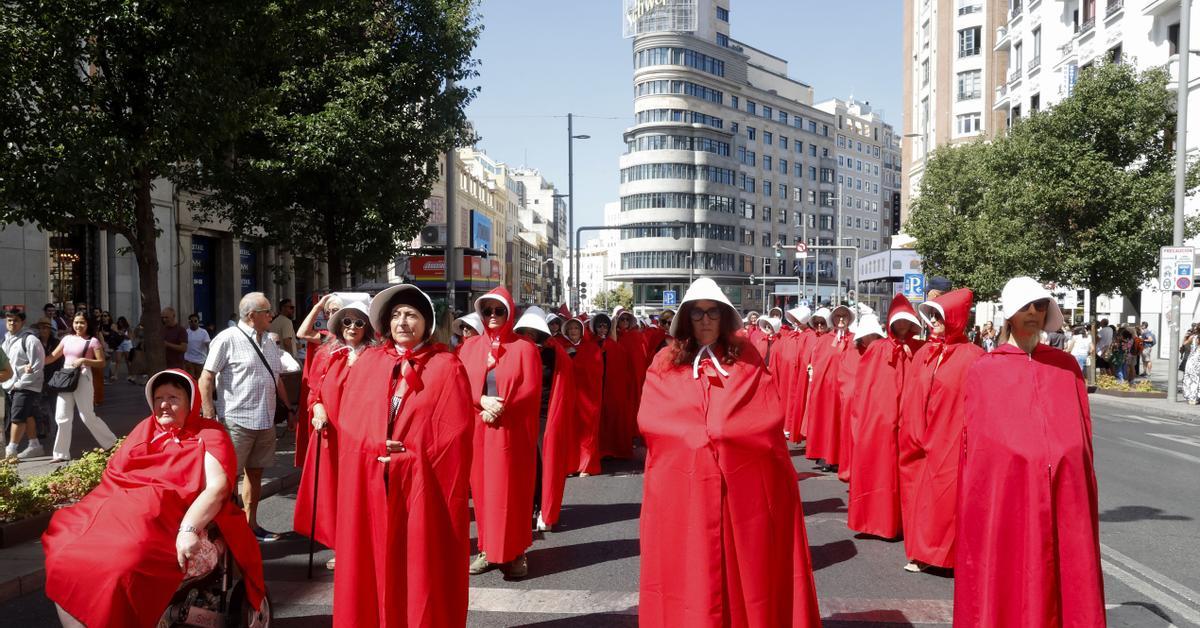 FuriasAs's tweet card. La Fiscalía ha conseguido cerrar varios portales web que promocionaban la práctica, prohibida por ley